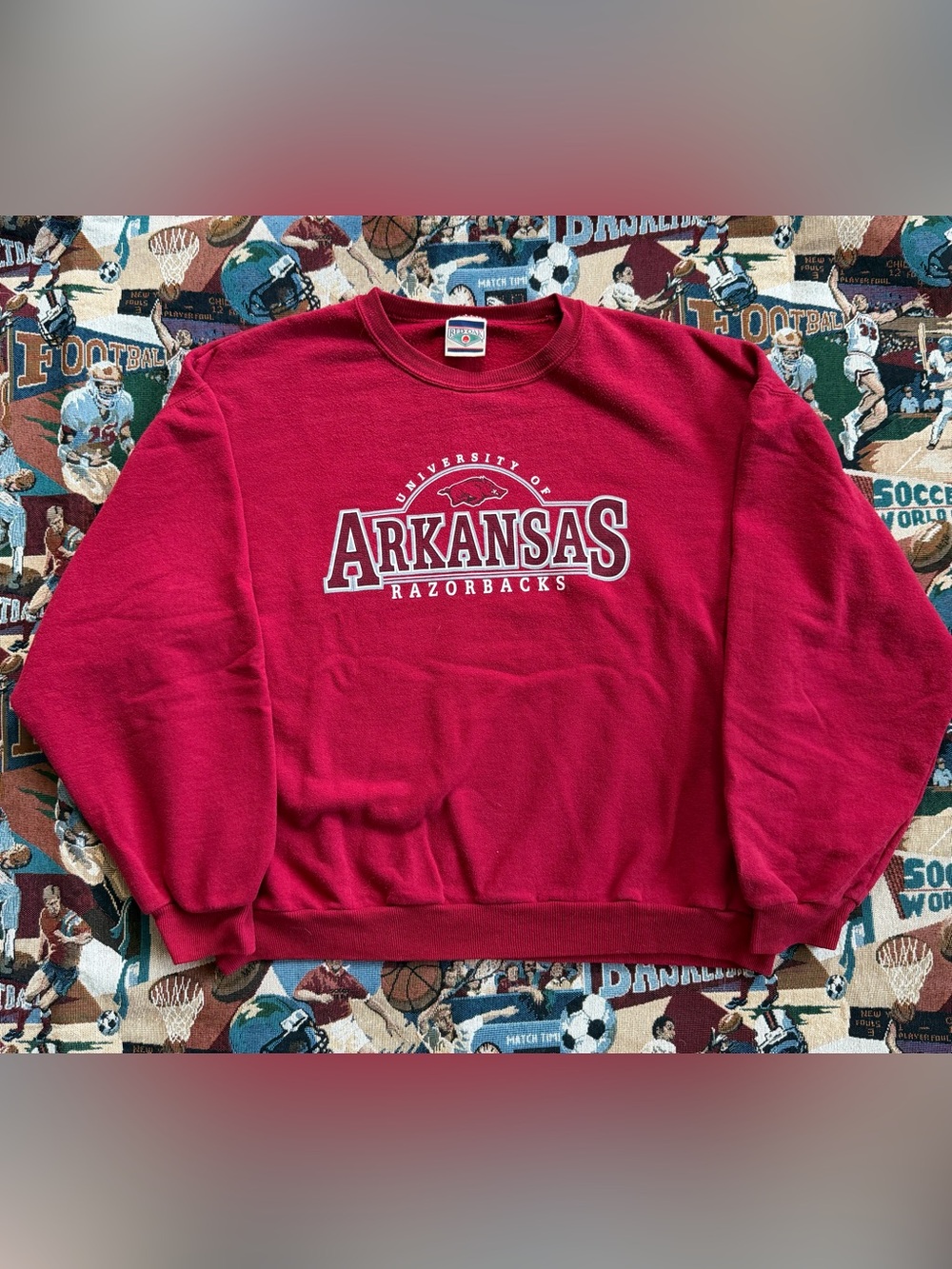 Vintage 90s Men’s University of Arkansas Razorbacks Red Graphic Sweatshirt